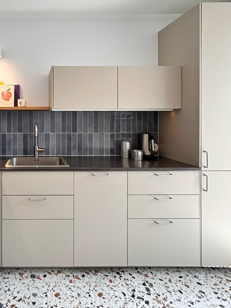 Opening up a 1970s kitchen detail 3
